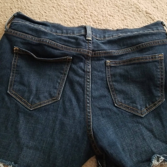 Old Navy Women's Cut Off Denim Shorts - Picture 10 of 12